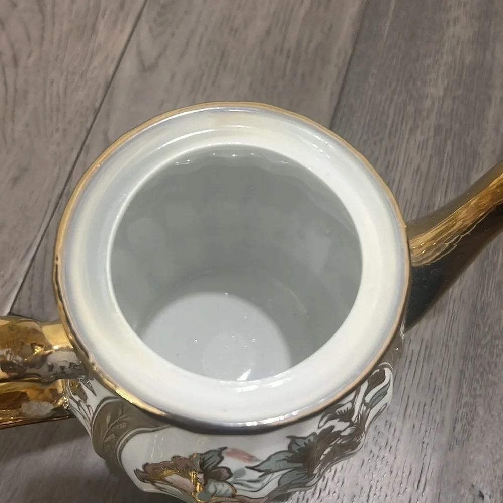 Elegant glass decorative floral teapot